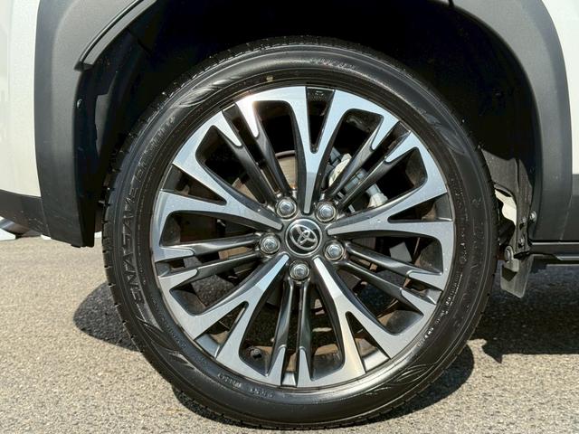 ヤリスクロス ハイブリッドＺ　スマートキー　ＬＥＤヘッドライト　８インディスプレイオーディオ　エントリーナビ　前後ドラレコ　パワーシート　フルセグＴＶ　ＥＴＣ　左右シートヒーター　ハンドルヒーター　クルコン　パノラミックビュー（10枚目）