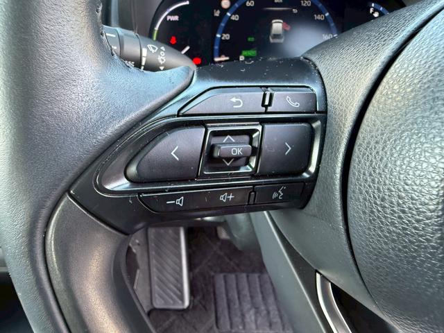 ヤリスクロス ハイブリッドＺ　スマートキー　ＬＥＤヘッドライト　８インディスプレイオーディオ　エントリーナビ　前後ドラレコ　パワーシート　フルセグＴＶ　ＥＴＣ　左右シートヒーター　ハンドルヒーター　クルコン　パノラミックビュー（15枚目）