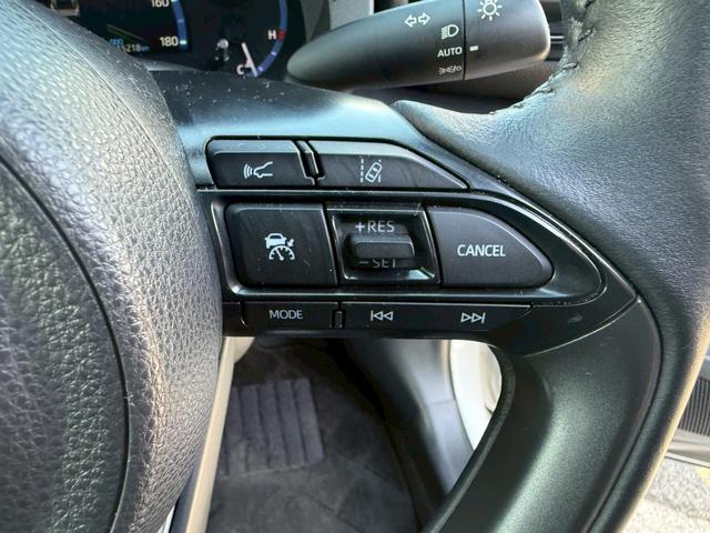 ヤリスクロス ハイブリッドＺ　スマートキー　ＬＥＤヘッドライト　８インディスプレイオーディオ　エントリーナビ　前後ドラレコ　パワーシート　フルセグＴＶ　ＥＴＣ　左右シートヒーター　ハンドルヒーター　クルコン　パノラミックビュー（16枚目）