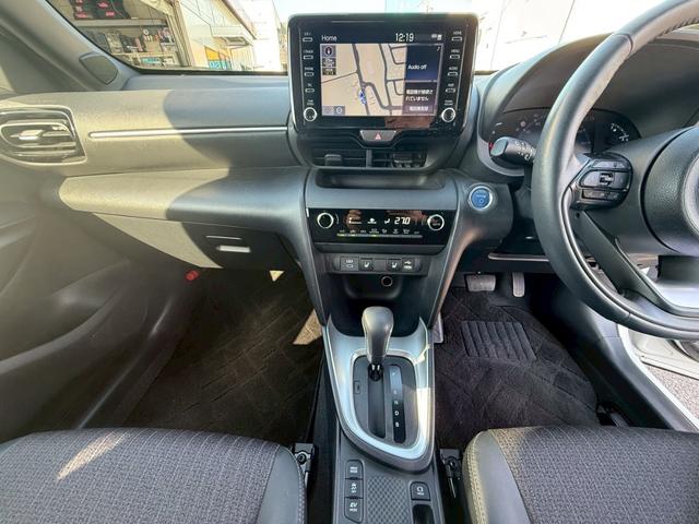 ヤリスクロス ハイブリッドＺ　スマートキー　ＬＥＤヘッドライト　８インディスプレイオーディオ　エントリーナビ　前後ドラレコ　パワーシート　フルセグＴＶ　ＥＴＣ　左右シートヒーター　ハンドルヒーター　クルコン　パノラミックビュー（18枚目）