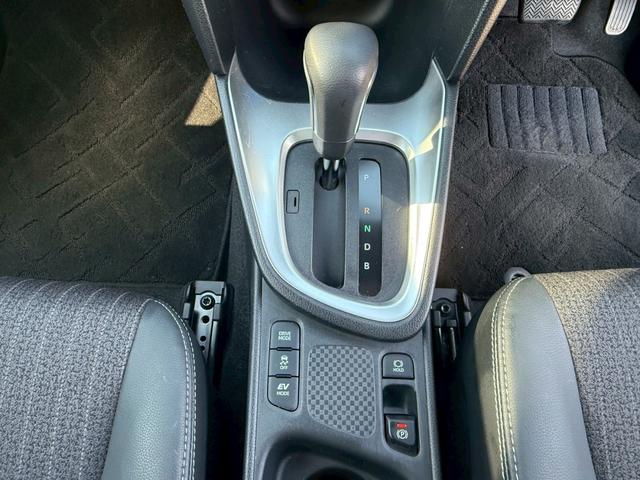 ヤリスクロス ハイブリッドＺ　スマートキー　ＬＥＤヘッドライト　８インディスプレイオーディオ　エントリーナビ　前後ドラレコ　パワーシート　フルセグＴＶ　ＥＴＣ　左右シートヒーター　ハンドルヒーター　クルコン　パノラミックビュー（21枚目）