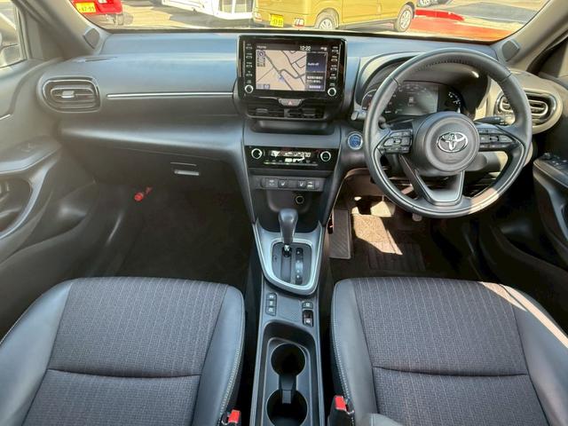 ヤリスクロス ハイブリッドＺ　スマートキー　ＬＥＤヘッドライト　８インディスプレイオーディオ　エントリーナビ　前後ドラレコ　パワーシート　フルセグＴＶ　ＥＴＣ　左右シートヒーター　ハンドルヒーター　クルコン　パノラミックビュー（23枚目）