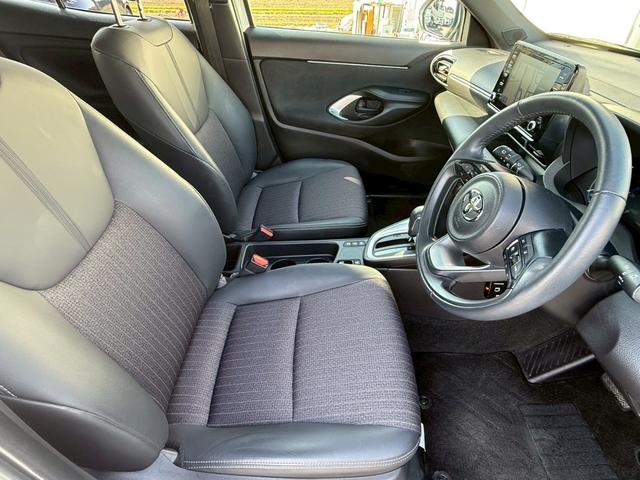 ヤリスクロス ハイブリッドＺ　スマートキー　ＬＥＤヘッドライト　８インディスプレイオーディオ　エントリーナビ　前後ドラレコ　パワーシート　フルセグＴＶ　ＥＴＣ　左右シートヒーター　ハンドルヒーター　クルコン　パノラミックビュー（25枚目）