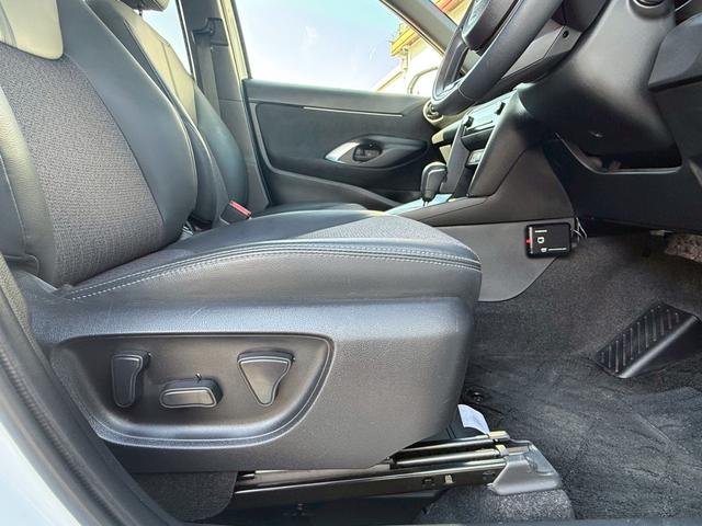 ヤリスクロス ハイブリッドＺ　スマートキー　ＬＥＤヘッドライト　８インディスプレイオーディオ　エントリーナビ　前後ドラレコ　パワーシート　フルセグＴＶ　ＥＴＣ　左右シートヒーター　ハンドルヒーター　クルコン　パノラミックビュー（26枚目）