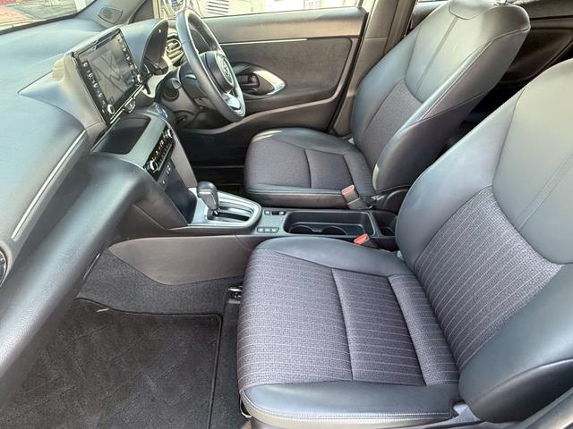 ヤリスクロス ハイブリッドＺ　スマートキー　ＬＥＤヘッドライト　８インディスプレイオーディオ　エントリーナビ　前後ドラレコ　パワーシート　フルセグＴＶ　ＥＴＣ　左右シートヒーター　ハンドルヒーター　クルコン　パノラミックビュー（28枚目）