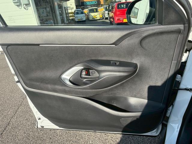 ヤリスクロス ハイブリッドＺ　スマートキー　ＬＥＤヘッドライト　８インディスプレイオーディオ　エントリーナビ　前後ドラレコ　パワーシート　フルセグＴＶ　ＥＴＣ　左右シートヒーター　ハンドルヒーター　クルコン　パノラミックビュー（30枚目）