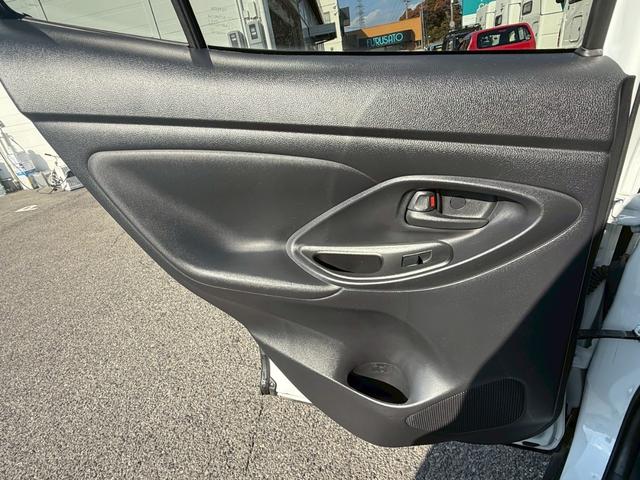 ヤリスクロス ハイブリッドＺ　スマートキー　ＬＥＤヘッドライト　８インディスプレイオーディオ　エントリーナビ　前後ドラレコ　パワーシート　フルセグＴＶ　ＥＴＣ　左右シートヒーター　ハンドルヒーター　クルコン　パノラミックビュー（41枚目）