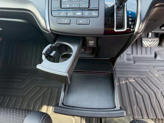 ステップワゴンスパーダ スパーダ・クールスピリット　ホンダセンシング　ワンオーナー　ＬＥＤヘッドライト　スマートキー　衝突軽減ブレーキ　純正９インチナビ　後席モニター　ＥＴＣ　バックカメラ　両側パワースライドドア　左右シートヒーター　パドルシフト　純正エンジンスターター（23枚目）