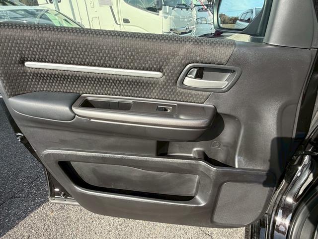 ステップワゴンスパーダ スパーダ・クールスピリット　ホンダセンシング　ワンオーナー　ＬＥＤヘッドライト　スマートキー　衝突軽減ブレーキ　純正９インチナビ　後席モニター　ＥＴＣ　バックカメラ　両側パワースライドドア　左右シートヒーター　パドルシフト　純正エンジンスターター（37枚目）