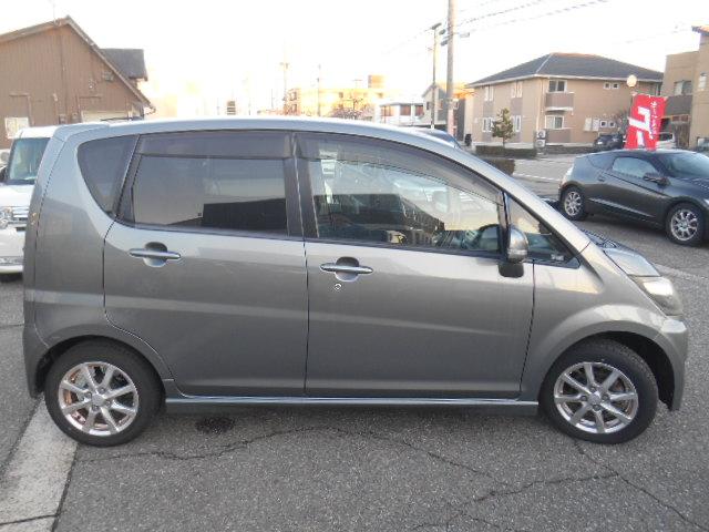 ムーヴ カスタム　ＲＳ　タイミングチェーンモデル　ターボ　スマートキー　ＨＩＤライト　フォグライト　ＣＤ　エアロ　アルミ　モモステアリング　オートエアコン　ベンチシート　Ｗエアバック　ＡＢＳ　盗難防止装置　衝突安全ボディ（10枚目）