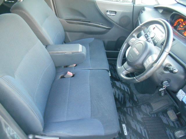 ムーヴ カスタム　ＲＳ　タイミングチェーンモデル　ターボ　スマートキー　ＨＩＤライト　フォグライト　ＣＤ　エアロ　アルミ　モモステアリング　オートエアコン　ベンチシート　Ｗエアバック　ＡＢＳ　盗難防止装置　衝突安全ボディ（18枚目）