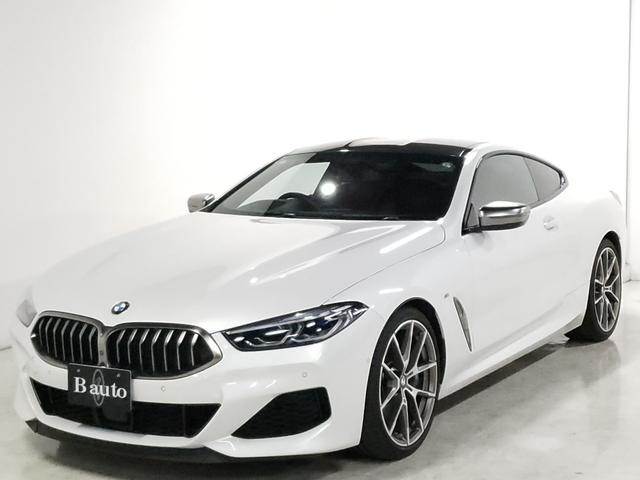 ８シリーズ Ｍ８５０ｉ　ｘＤｒｉｖｅクーペ　カーボンファイバー製ルーフ　レッド＆ブラックツートン革シート　２０インチＡＷ　フルセグＴＶ　ヘッドアップディスプレイ　シートヒーター　シートクーラー　ｈａｒｍａｎｋａｒｄｏｎサラウンドサウンドシステム（5枚目）