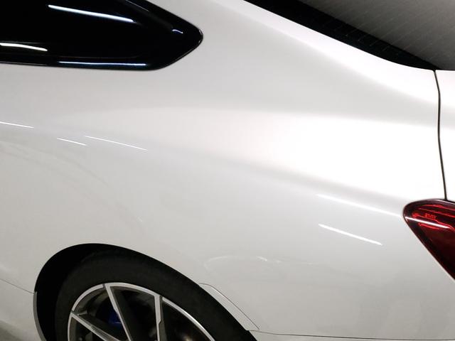 ８シリーズ Ｍ８５０ｉ　ｘＤｒｉｖｅクーペ　カーボンファイバー製ルーフ　レッド＆ブラックツートン革シート　２０インチＡＷ　フルセグＴＶ　ヘッドアップディスプレイ　シートヒーター　シートクーラー　ｈａｒｍａｎｋａｒｄｏｎサラウンドサウンドシステム（8枚目）