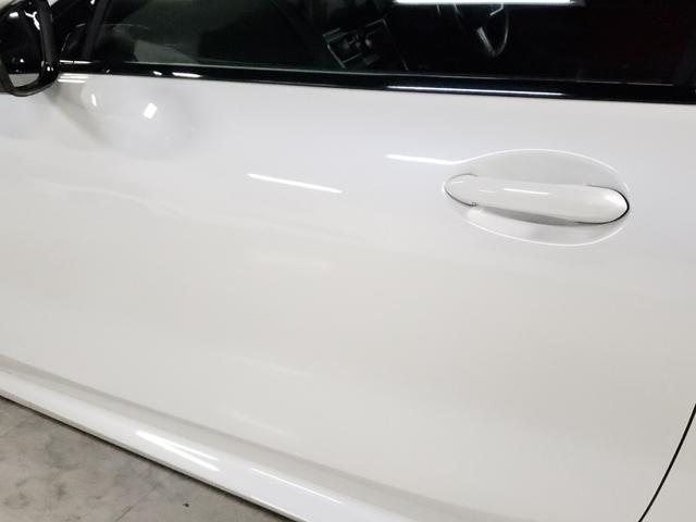 ８シリーズ Ｍ８５０ｉ　ｘＤｒｉｖｅクーペ　カーボンファイバー製ルーフ　レッド＆ブラックツートン革シート　２０インチＡＷ　フルセグＴＶ　ヘッドアップディスプレイ　シートヒーター　シートクーラー　ｈａｒｍａｎｋａｒｄｏｎサラウンドサウンドシステム（9枚目）