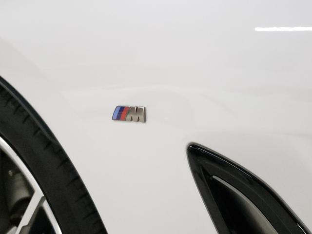 ８シリーズ Ｍ８５０ｉ　ｘＤｒｉｖｅクーペ　カーボンファイバー製ルーフ　レッド＆ブラックツートン革シート　２０インチＡＷ　フルセグＴＶ　ヘッドアップディスプレイ　シートヒーター　シートクーラー　ｈａｒｍａｎｋａｒｄｏｎサラウンドサウンドシステム（12枚目）