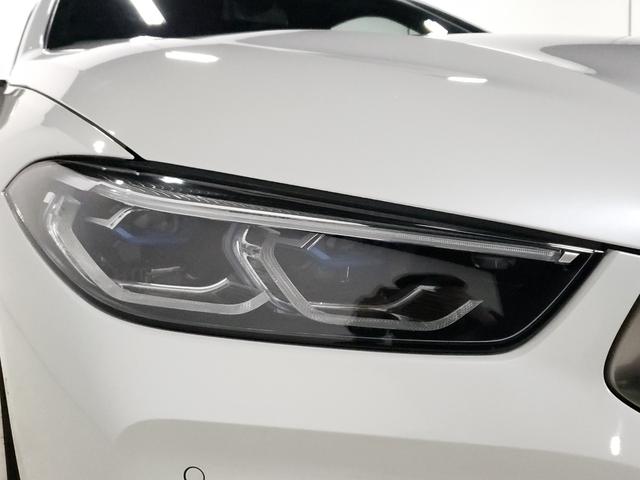 ８シリーズ Ｍ８５０ｉ　ｘＤｒｉｖｅクーペ　カーボンファイバー製ルーフ　レッド＆ブラックツートン革シート　２０インチＡＷ　フルセグＴＶ　ヘッドアップディスプレイ　シートヒーター　シートクーラー　ｈａｒｍａｎｋａｒｄｏｎサラウンドサウンドシステム（18枚目）