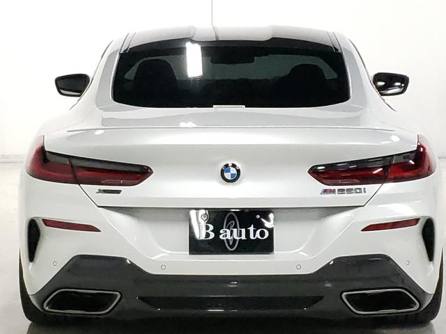 ８シリーズ Ｍ８５０ｉ　ｘＤｒｉｖｅクーペ　カーボンファイバー製ルーフ　レッド＆ブラックツートン革シート　２０インチＡＷ　フルセグＴＶ　ヘッドアップディスプレイ　シートヒーター　シートクーラー　ｈａｒｍａｎｋａｒｄｏｎサラウンドサウンドシステム（23枚目）