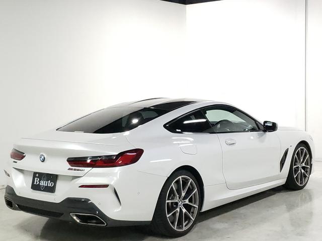 ８シリーズ Ｍ８５０ｉ　ｘＤｒｉｖｅクーペ　カーボンファイバー製ルーフ　レッド＆ブラックツートン革シート　２０インチＡＷ　フルセグＴＶ　ヘッドアップディスプレイ　シートヒーター　シートクーラー　ｈａｒｍａｎｋａｒｄｏｎサラウンドサウンドシステム（24枚目）