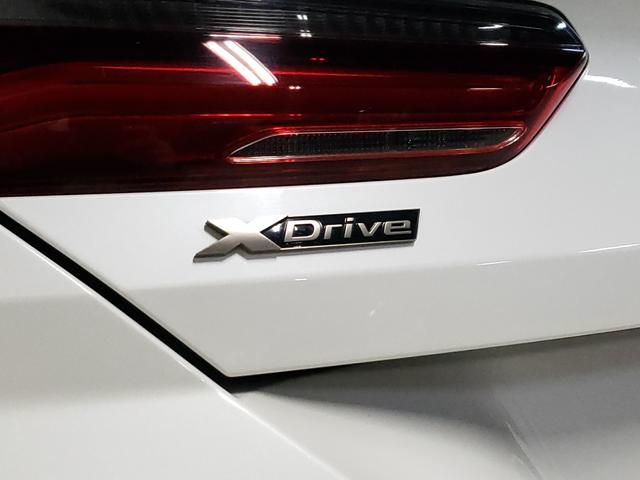 ８シリーズ Ｍ８５０ｉ　ｘＤｒｉｖｅクーペ　カーボンファイバー製ルーフ　レッド＆ブラックツートン革シート　２０インチＡＷ　フルセグＴＶ　ヘッドアップディスプレイ　シートヒーター　シートクーラー　ｈａｒｍａｎｋａｒｄｏｎサラウンドサウンドシステム（38枚目）
