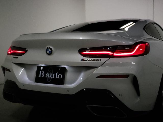 ８シリーズ Ｍ８５０ｉ　ｘＤｒｉｖｅクーペ　カーボンファイバー製ルーフ　レッド＆ブラックツートン革シート　２０インチＡＷ　フルセグＴＶ　ヘッドアップディスプレイ　シートヒーター　シートクーラー　ｈａｒｍａｎｋａｒｄｏｎサラウンドサウンドシステム（43枚目）