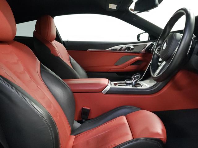 ８シリーズ Ｍ８５０ｉ　ｘＤｒｉｖｅクーペ　カーボンファイバー製ルーフ　レッド＆ブラックツートン革シート　２０インチＡＷ　フルセグＴＶ　ヘッドアップディスプレイ　シートヒーター　シートクーラー　ｈａｒｍａｎｋａｒｄｏｎサラウンドサウンドシステム（46枚目）