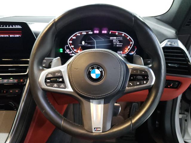 ８シリーズ Ｍ８５０ｉ　ｘＤｒｉｖｅクーペ　カーボンファイバー製ルーフ　レッド＆ブラックツートン革シート　２０インチＡＷ　フルセグＴＶ　ヘッドアップディスプレイ　シートヒーター　シートクーラー　ｈａｒｍａｎｋａｒｄｏｎサラウンドサウンドシステム（55枚目）