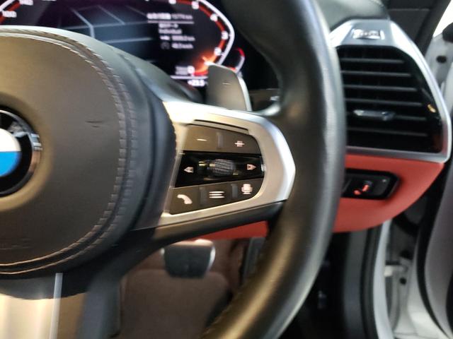 ８シリーズ Ｍ８５０ｉ　ｘＤｒｉｖｅクーペ　カーボンファイバー製ルーフ　レッド＆ブラックツートン革シート　２０インチＡＷ　フルセグＴＶ　ヘッドアップディスプレイ　シートヒーター　シートクーラー　ｈａｒｍａｎｋａｒｄｏｎサラウンドサウンドシステム（56枚目）