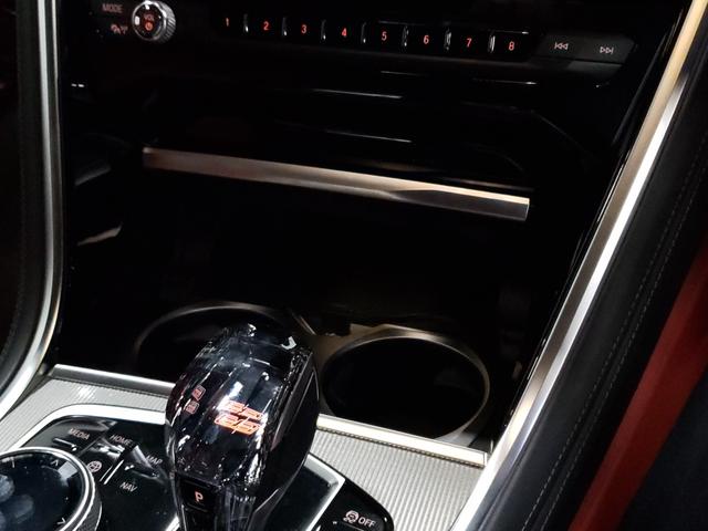 ８シリーズ Ｍ８５０ｉ　ｘＤｒｉｖｅクーペ　カーボンファイバー製ルーフ　レッド＆ブラックツートン革シート　２０インチＡＷ　フルセグＴＶ　ヘッドアップディスプレイ　シートヒーター　シートクーラー　ｈａｒｍａｎｋａｒｄｏｎサラウンドサウンドシステム（61枚目）