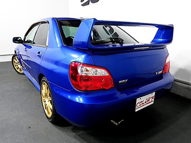 ＷＲＸ　ＳＴｉ　ＢＢＳ製１７ＡＷ　キーレス　ＳＴＩタワーバー　キセノンヘッドライト　Ｂカメラ　エアロパーツ　４ＷＤ　ターボ　大型リアスポイラー　専用スポーツシート　センターデフコントロール　ブレンボキャリパー(4枚目)