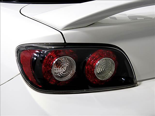 ＲＸ－８ スピリットＲ　最終モデル　ケンウッドナビフルセグＢカメラ　特別仕様車　ＨＩＤ　レカロシート　エアロパーツ　純正１９ＡＷ　ロータリーサウンド　ピアノブラックセンタートンネルトリム　ブラックインテリア赤ステッチ（10枚目）