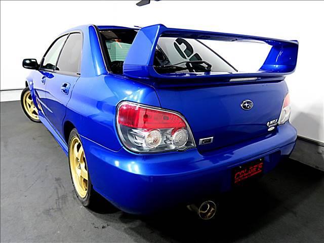 インプレッサ ＷＲＸ　ＷＲ－リミテッド　２００５　特別仕様車　Ｆ型　ＴＥＩＮ車高調　ＨＩＤ　柿本改マフラー　専用スポーツシート　４ＷＤ　ターボ　ＲＡＹＳ製鍛造１７ＡＷ　エアロパーツ　大型リアスポイラー　レッドキャリパー　ＢＬＩＴＺエアクリーナー（4枚目）