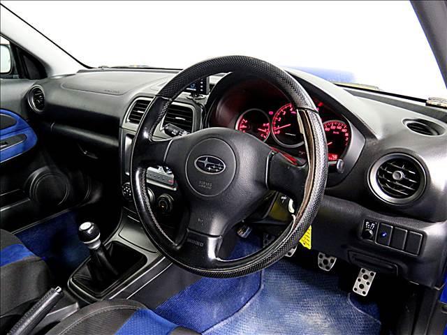 インプレッサ ＷＲＸ　ＷＲ－リミテッド２００５　タイミングベルト交換済　エアロパーツ　特別仕様車　キーレス　キセノンヘッドライト　専用スポーツシート　４ＷＤ　ターボ　大型リアスポイラー　フォグカバー（11枚目）