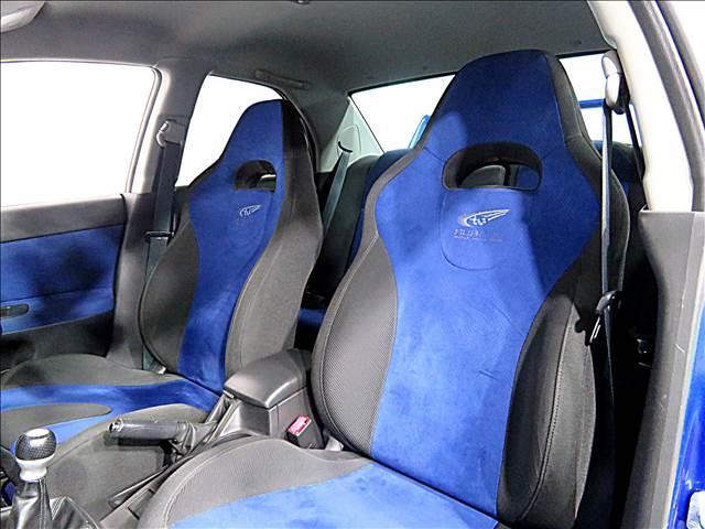 インプレッサ ＷＲＸ　ＷＲ－リミテッド２００５　タイミングベルト交換済　エアロパーツ　特別仕様車　キーレス　キセノンヘッドライト　専用スポーツシート　４ＷＤ　ターボ　大型リアスポイラー　フォグカバー（14枚目）