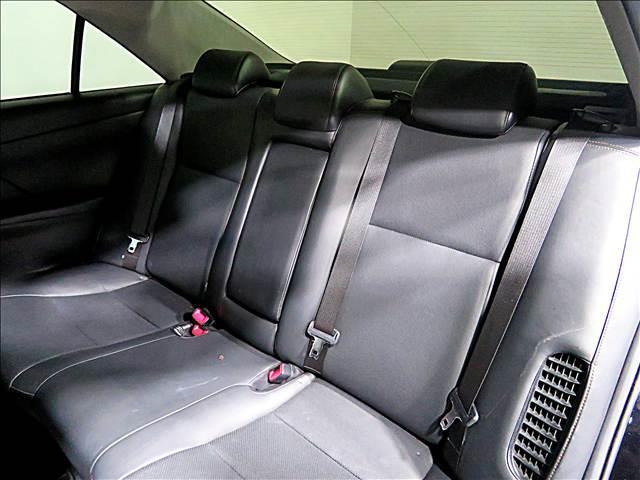 カムリ ハイブリッド　レザーパッケージ　買取車　エアロパーツ　ブラックレザーシート　ハイブリッド　ＬＥＤヘッドライト　フォグランプ　純正ナビＢカメラ　スマートキー　シートヒーター　プッシュスタート（15枚目）