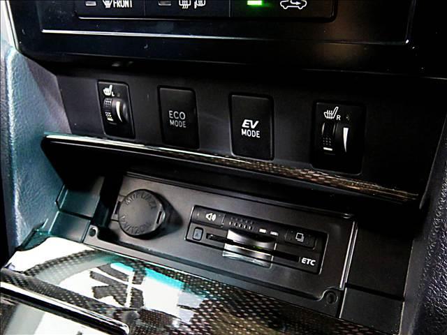 カムリ ハイブリッド　レザーパッケージ　買取車　エアロパーツ　ブラックレザーシート　ハイブリッド　ＬＥＤヘッドライト　フォグランプ　純正ナビＢカメラ　スマートキー　シートヒーター　プッシュスタート（18枚目）