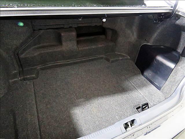 カムリ ハイブリッド　レザーパッケージ　買取車　エアロパーツ　ブラックレザーシート　ハイブリッド　ＬＥＤヘッドライト　フォグランプ　純正ナビＢカメラ　スマートキー　シートヒーター　プッシュスタート（19枚目）