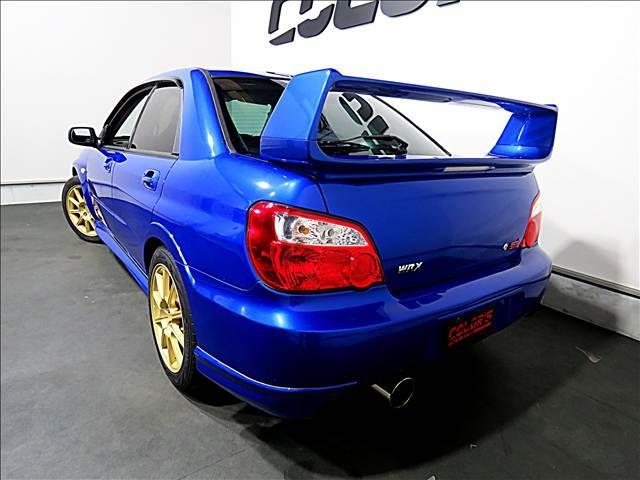 インプレッサ ＷＲＸ　ＳＴｉ　タイミングベルト交換済　フジツボマフラー　大型リアスポイラー　ゴールドブレンボキャリパー　ＳＴＩ専用スポーツシート　４ＷＤ　ターボ　ＨＩＤ　タワーバー　純正１７ＡＷ（4枚目）