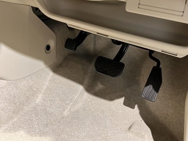 アルトラパン Ｌ　届出済未使用車　衝突軽減ブレーキ　誤発進抑制　車線逸脱警報　標識認識機能　アイドリングストップ　運転席シートヒーター　オートエアコン　電動格納ミラー　キーレスプッシュスタート　軽自動車（15枚目）