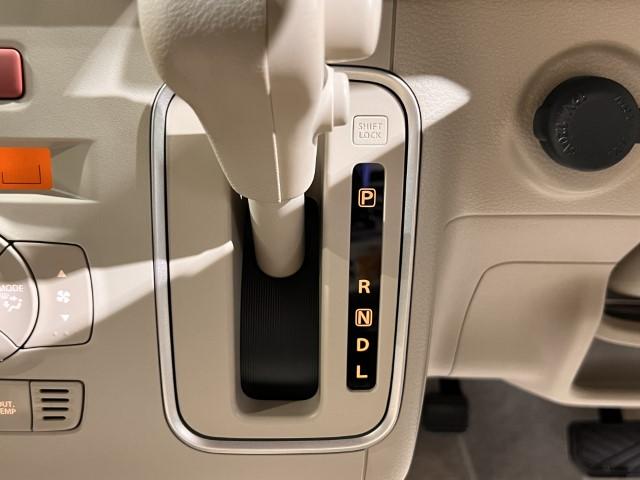 アルトラパン Ｌ　届出済未使用車　衝突軽減ブレーキ　誤発進抑制　車線逸脱警報　標識認識機能　アイドリングストップ　運転席シートヒーター　オートエアコン　電動格納ミラー　キーレスプッシュスタート　軽自動車（29枚目）