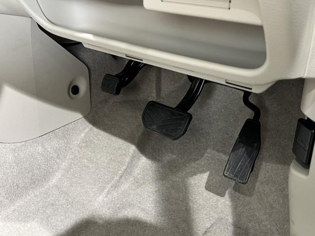 アルトラパン L 届出済未使用車 衝突軽減ブレーキ 誤発進抑制 車線逸脱警報 標識認識機能 アイドリングストップ 運転席シートヒーター オートエアコン 電動格納ミラー キーレスプッシュスタート 軽自動車(18枚目)