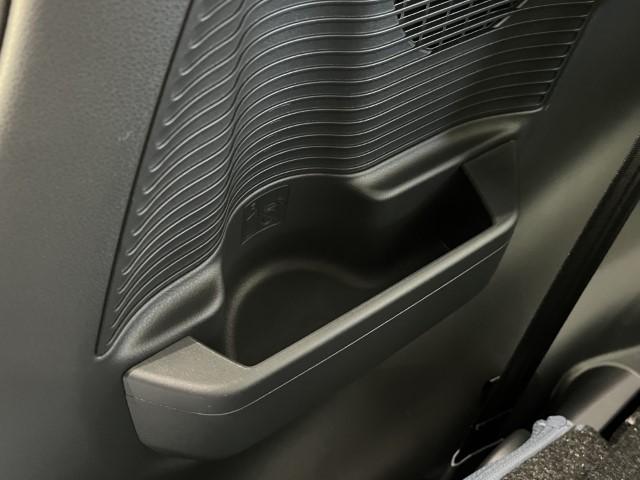 ムーヴキャンバス ストライプスＸ　届出済未使用車　衝突軽減ブレーキ　両側電動スライドドア　電動格納ミラー　アームレスト　シートリフター　ＵＳＢ充電ソケット　アイドリングストップ　オートエアコン　スマートキー　プッシュスタート　軽自動車（41枚目）