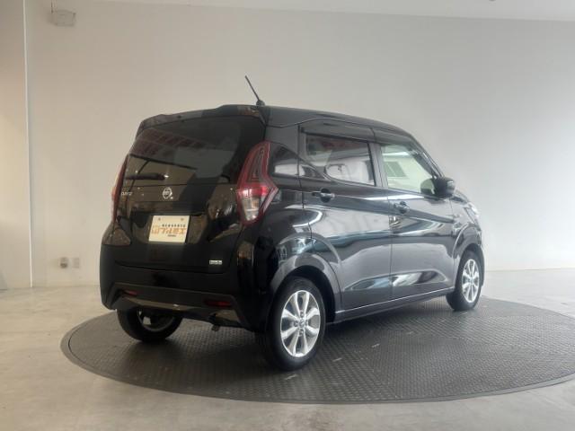 デイズ Ｘ　ちょい乗り車　衝突軽減ブレーキ　プッシュスタート　オートエアコン　電動格納ミラー　オートライト　アームレスト　ステアリングリモコン　シートリフター　軽自動車（8枚目）