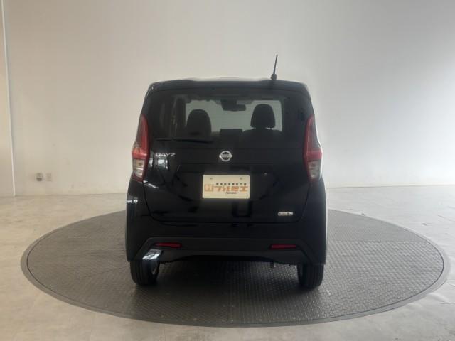 デイズ Ｘ　ちょい乗り車　衝突軽減ブレーキ　プッシュスタート　オートエアコン　電動格納ミラー　オートライト　アームレスト　ステアリングリモコン　シートリフター　軽自動車（9枚目）