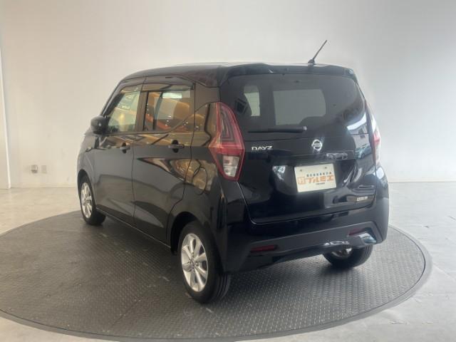 デイズ Ｘ　ちょい乗り車　衝突軽減ブレーキ　プッシュスタート　オートエアコン　電動格納ミラー　オートライト　アームレスト　ステアリングリモコン　シートリフター　軽自動車（10枚目）