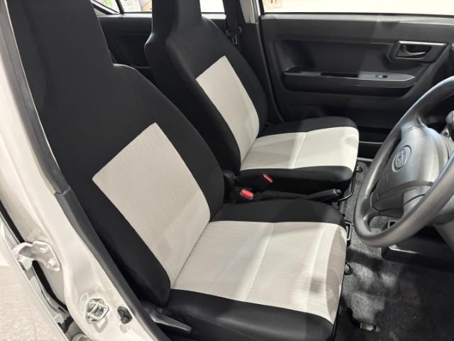 プレオプラス F キーレスエントリー オートライト アイドリングストップ デジタルメーター マニュアルエアコン パワーウィンドウ パワーステアリング 軽自動車(25枚目)