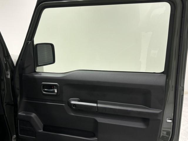 ジムニー XC 届出済未使用車 4WD スズキセーフティサポート 本革巻ステアリング オートエアコン 防汚タイプラゲッジフロア オートライト ヘッドランプウォッシャー 運転席・助手席エアバック 軽自動車(17枚目)