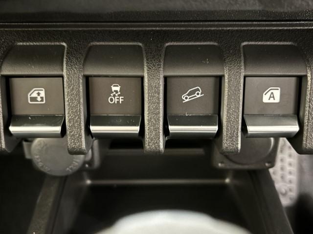ジムニー XC 届出済未使用車 4WD スズキセーフティサポート 本革巻ステアリング オートエアコン 防汚タイプラゲッジフロア オートライト ヘッドランプウォッシャー 運転席・助手席エアバック 軽自動車(31枚目)