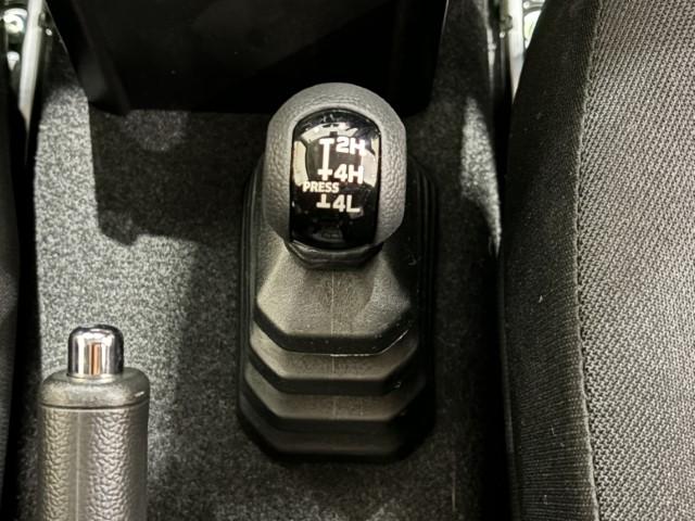 ジムニー XC 届出済未使用車 4WD スズキセーフティサポート 本革巻ステアリング オートエアコン 防汚タイプラゲッジフロア オートライト ヘッドランプウォッシャー 運転席・助手席エアバック 軽自動車(33枚目)