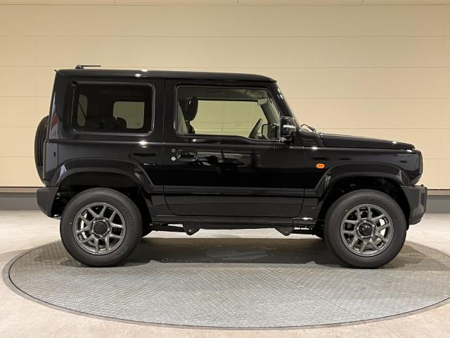 ジムニー ＸＣ　届出済未使用車　４ＷＤ　スズキセーフティサポート　本革巻ステアリング　オートエアコン　防汚タイプラゲッジフロア　オートライト　ヘッドランプウォッシャー　運転席・助手席エアバック　軽自動車（7枚目）
