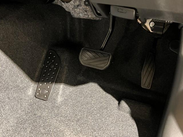 ジムニー ＸＣ　届出済未使用車　４ＷＤ　スズキセーフティサポート　本革巻ステアリング　オートエアコン　防汚タイプラゲッジフロア　オートライト　ヘッドランプウォッシャー　運転席・助手席エアバック　軽自動車（19枚目）